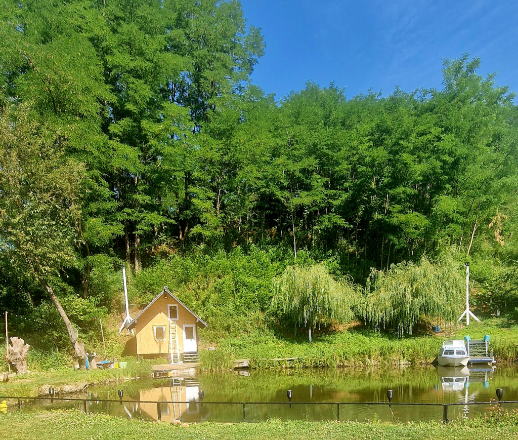 Casa Din  Vale  campare / cazare Lodroman 